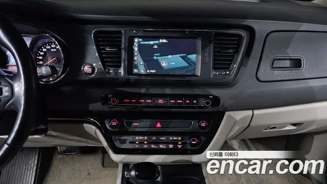Kia Carnival 2015 thumb 5