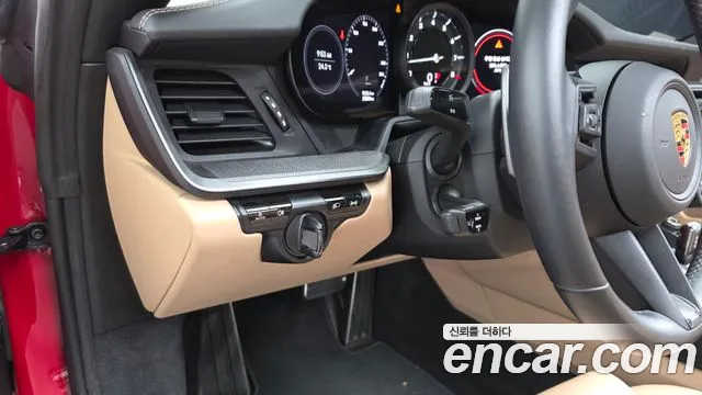 Porsche 911 2021 thumb 2