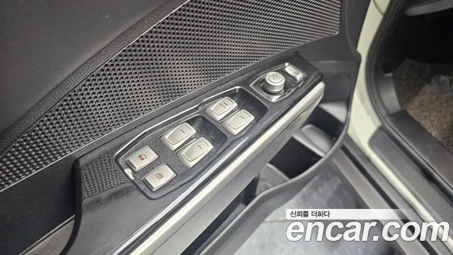 KGM Tivoli 2015 thumb 9
