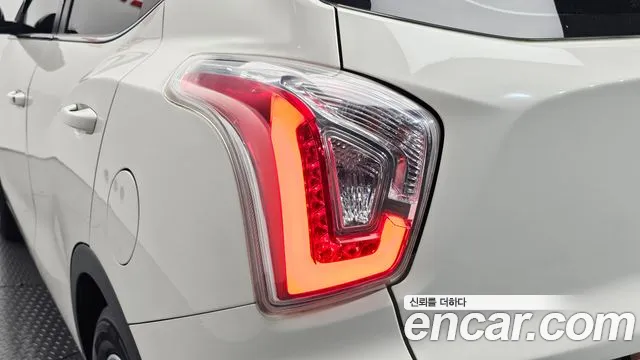 KGM Tivoli 2015 thumb 6