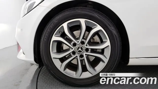 Mercedes-Benz C-Class 2017 thumb 8