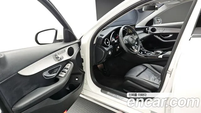 Mercedes-Benz C-Class 2017 thumb 11