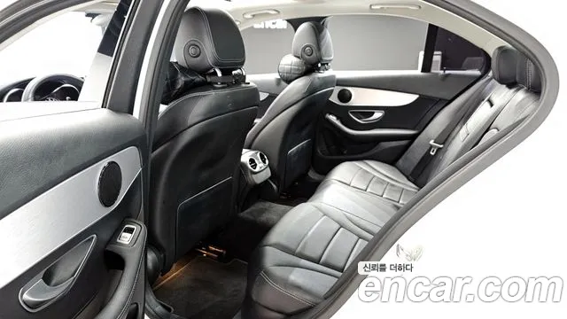 Mercedes-Benz C-Class 2017 thumb 6