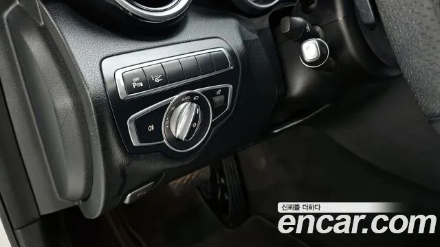 Mercedes-Benz C-Class 2017 thumb 4