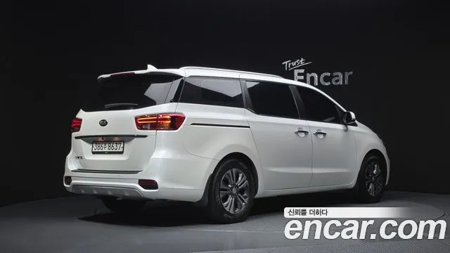 Kia Carnival 2019 thumb 4
