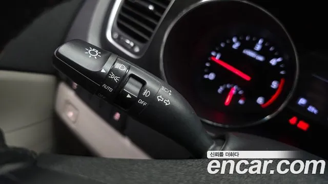 Kia Carnival 2019 thumb 6