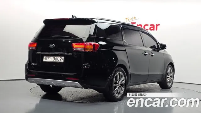 Kia Carnival 2016 thumb 5