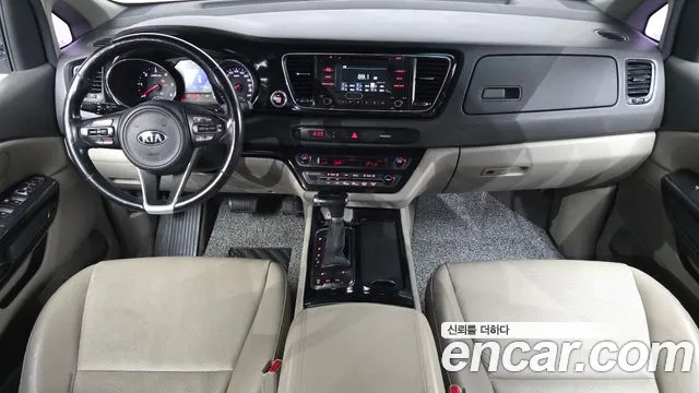 Kia Carnival 2016 thumb 12