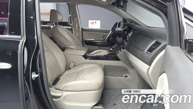 Kia Carnival 2016 thumb 7