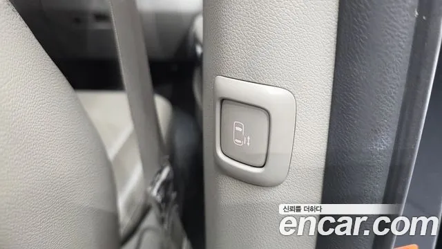 Kia Carnival 2016 thumb 4