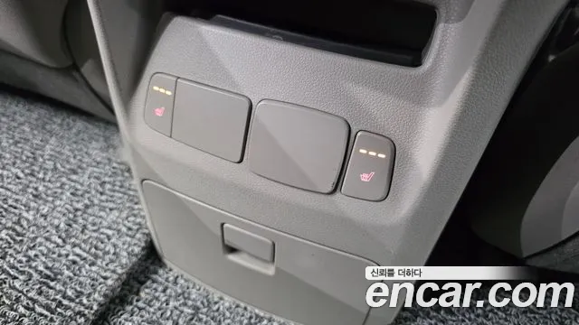 Kia Carnival 2016 thumb 11