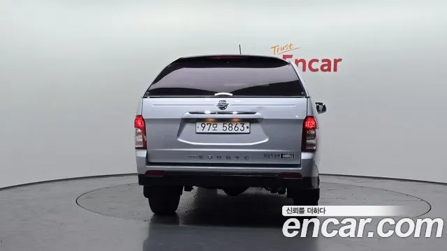 KGM Korando 2015 thumb 10