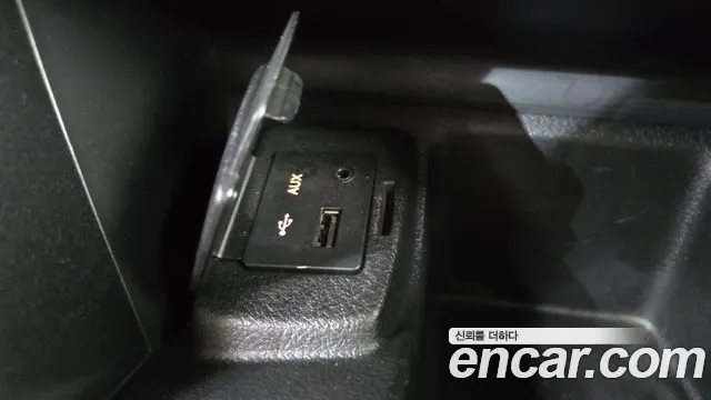 KGM Korando 2015 thumb 11