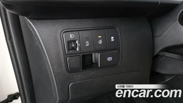 Hyundai Staria 2023 thumb 2