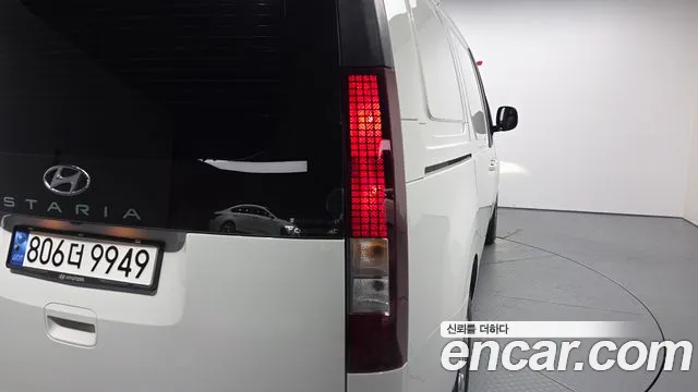 Hyundai Staria 2023 thumb 7