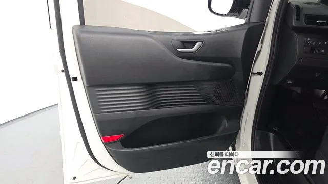 Hyundai Staria 2023 thumb 10