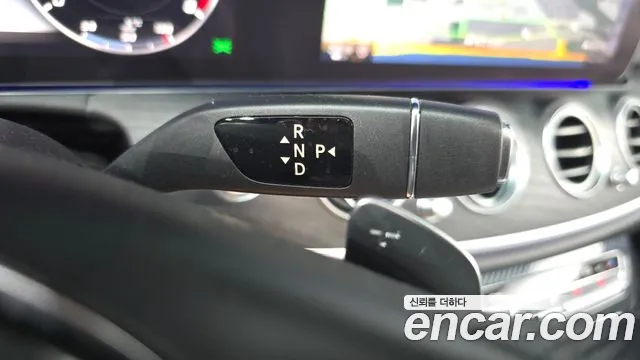 Mercedes-Benz E-Class 2017 thumb 11