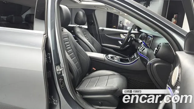 Mercedes-Benz E-Class 2017 thumb 2