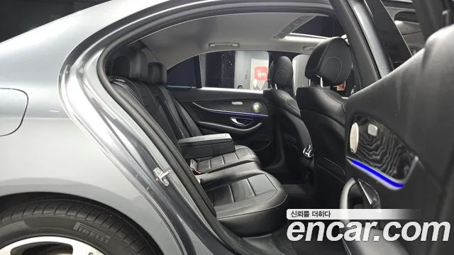 Mercedes-Benz E-Class 2017 thumb 4