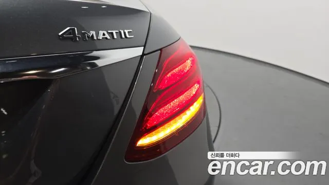 Mercedes-Benz E-Class 2017 thumb 6