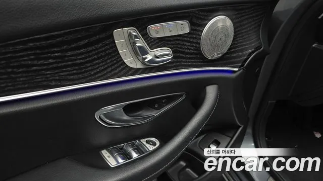 Mercedes-Benz E-Class 2017 thumb 3