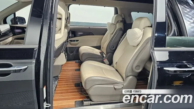 Kia Carnival 2021 thumb 6