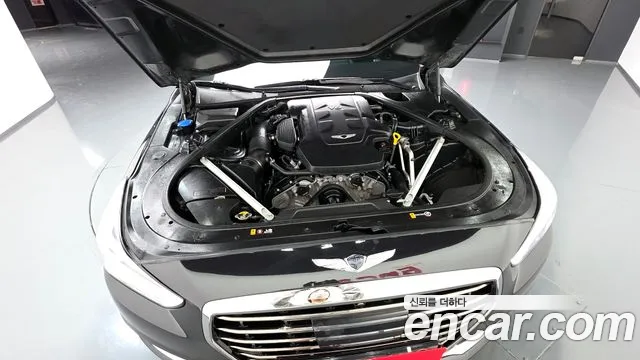 Genesis G90 2017 thumb 4