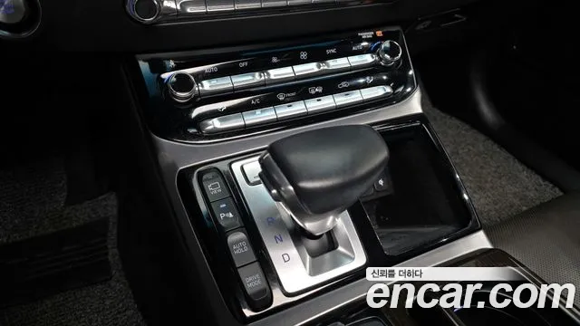 Genesis G90 2017 thumb 3