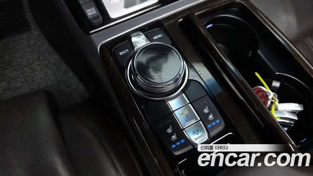 Genesis G90 2017 thumb 5