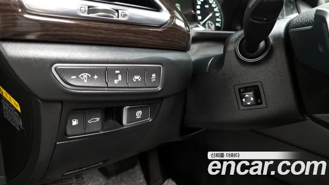 Genesis G90 2017 thumb 10