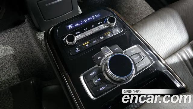 Genesis G90 2017 thumb 11