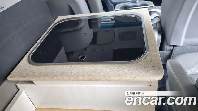 Hyundai Staria 2018 thumb 6