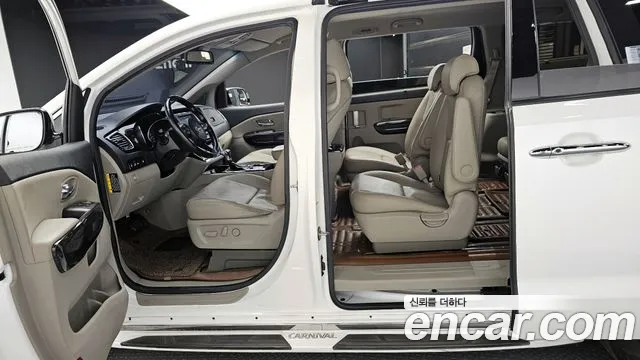 Kia Carnival 2019 thumb 11