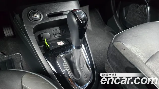 Renault QM3 2015 thumb 11