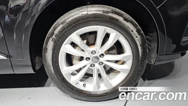 Audi Q7 2019 thumb 9