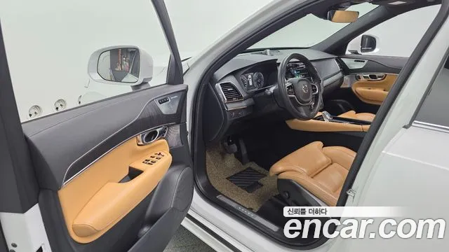 Volvo XC90 2021 thumb 4