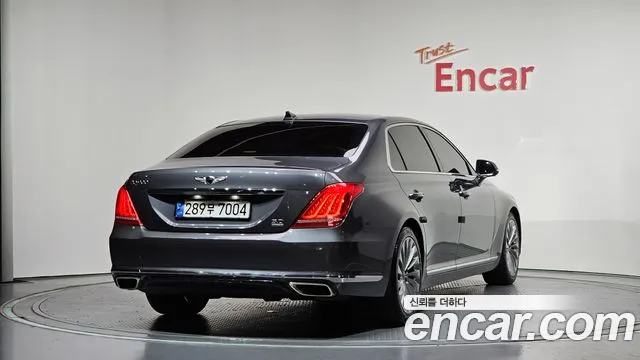 Genesis G90 2016 thumb 9