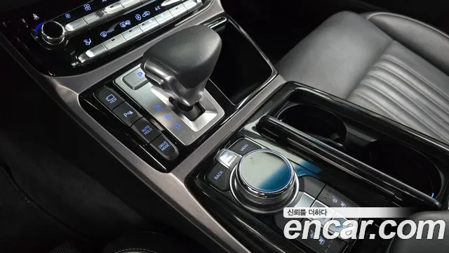 Genesis G90 2016 thumb 3