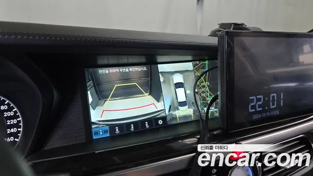 Genesis G90 2016 thumb 8