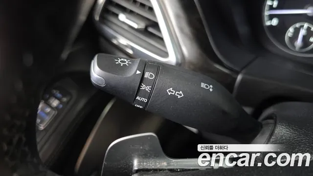 Genesis G90 2016 thumb 10