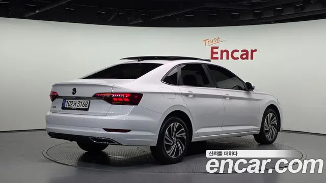 Volkswagen Jetta 2021 thumb 5