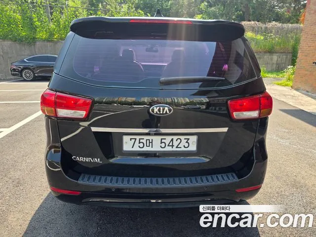 Kia Carnival 2014 thumb 8