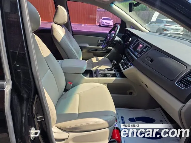 Kia Carnival 2014 thumb 3