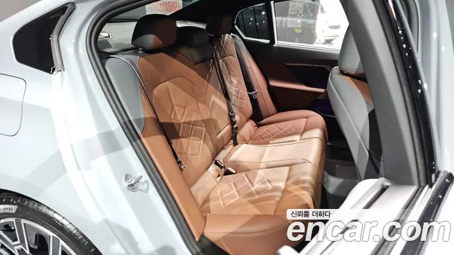 BMW 5 серии 2025 thumb 11