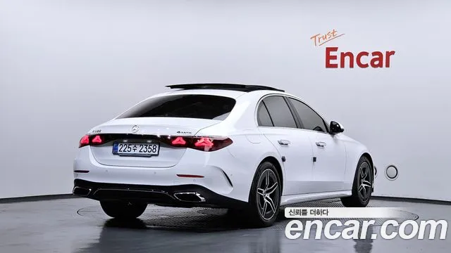 Mercedes-Benz E-Class 2025 thumb 9