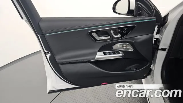Mercedes-Benz E-Class 2025 thumb 3