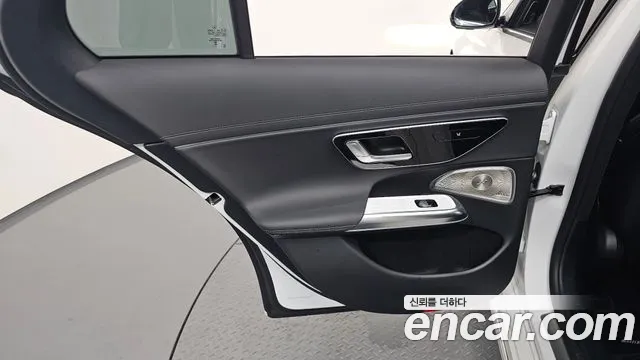 Mercedes-Benz E-Class 2025 thumb 7