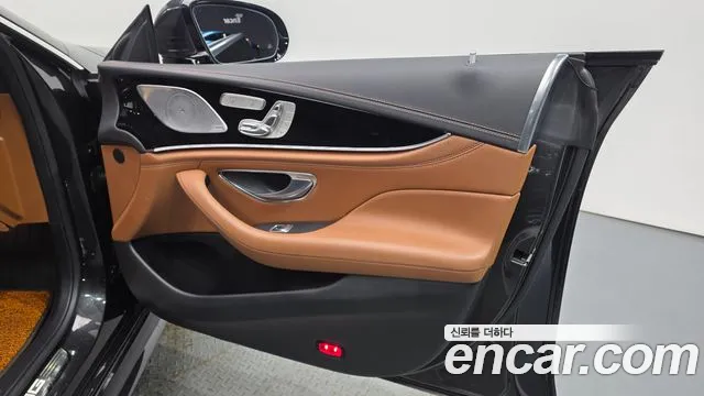 Mercedes-Benz AMG GT 2021 thumb 3