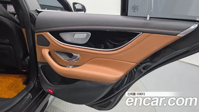 Mercedes-Benz AMG GT 2021 thumb 12