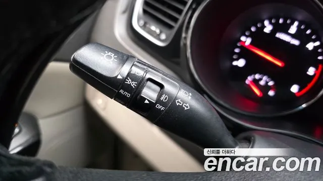 Kia Carnival 2018 thumb 5